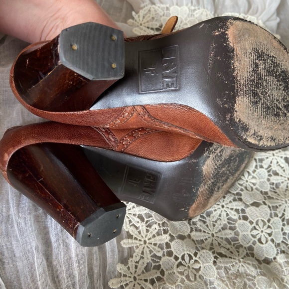 Frye T-Strap Mary-Jane Cognac Brown - Size 6 - Picture 9 of 9